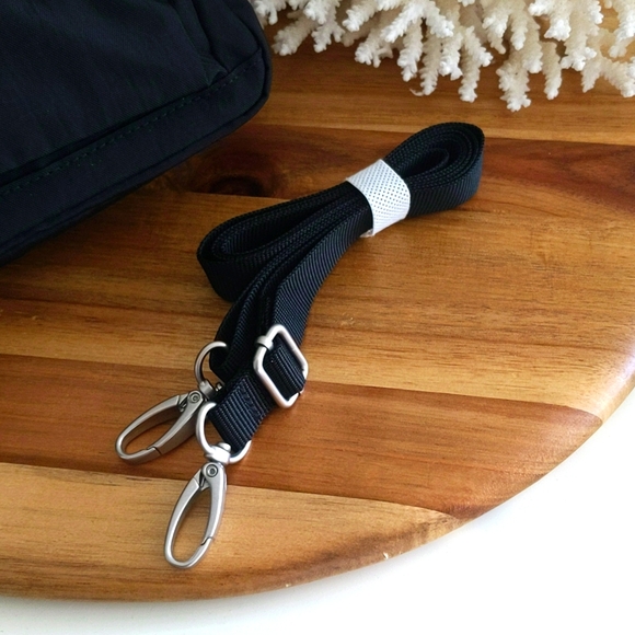 Baggallni ๐ฅ NWT ๐ฅ fanny pack and/or crossbody bag. Band NEW! A+! - Picture 4 of 13